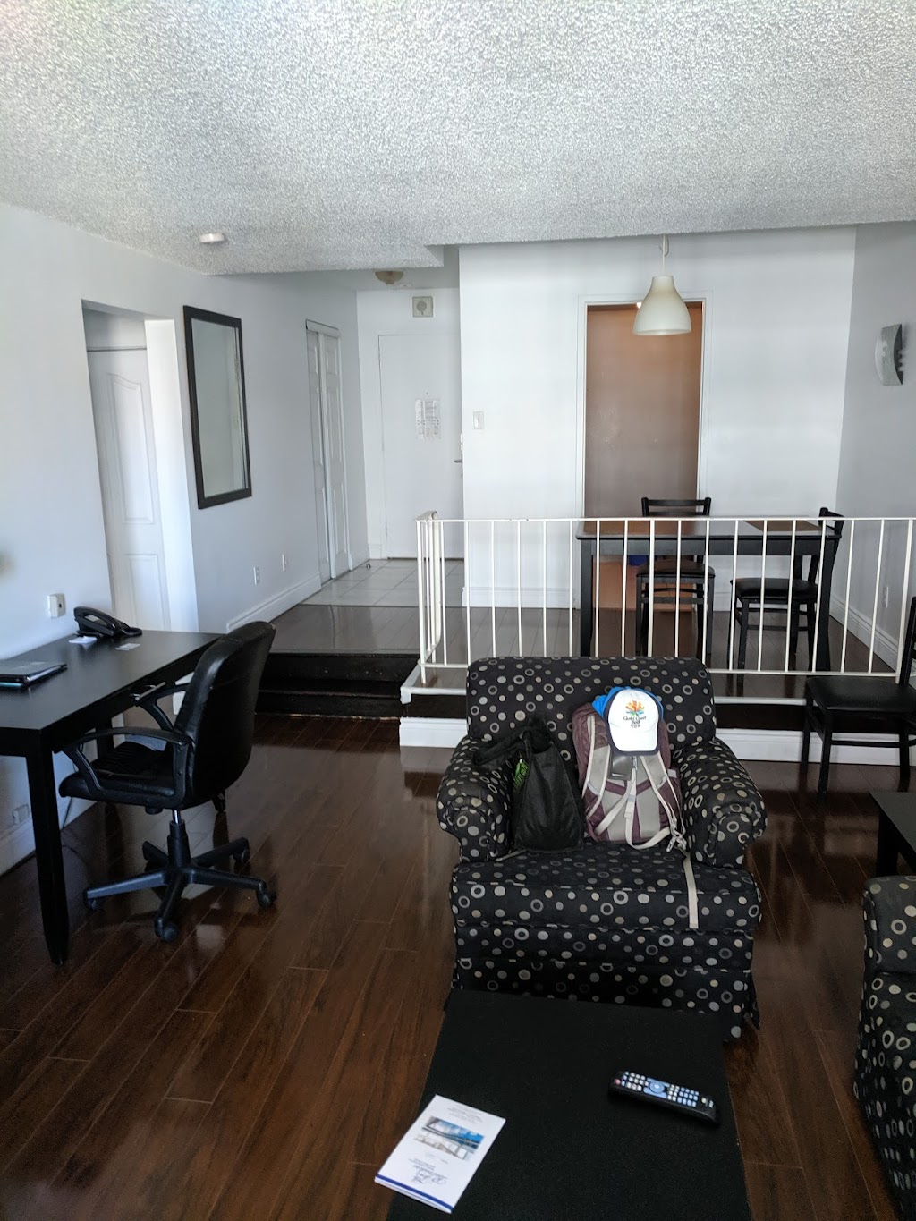 La Tour Belvedere hotel | 2175 Boul. de Maisonneuve Ouest, Montréal, QC H3H 1L5, Canada | Phone: (514) 935-9052