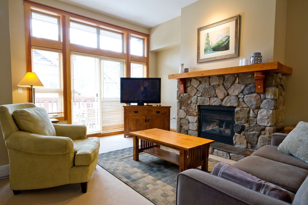 Panorama Vacation Rental - Wolf Lake | 123 Huggard Rd, Calgary, AB T3Z 2C2, Canada | Phone: (403) 970-9074