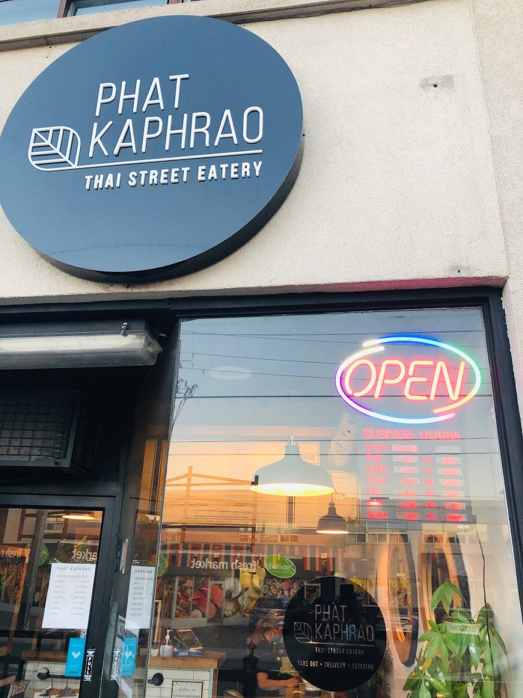 Phat Kaphrao | 3016B Bathurst St, North York, ON M6B 3B6, Canada | Phone: (416) 789-4085