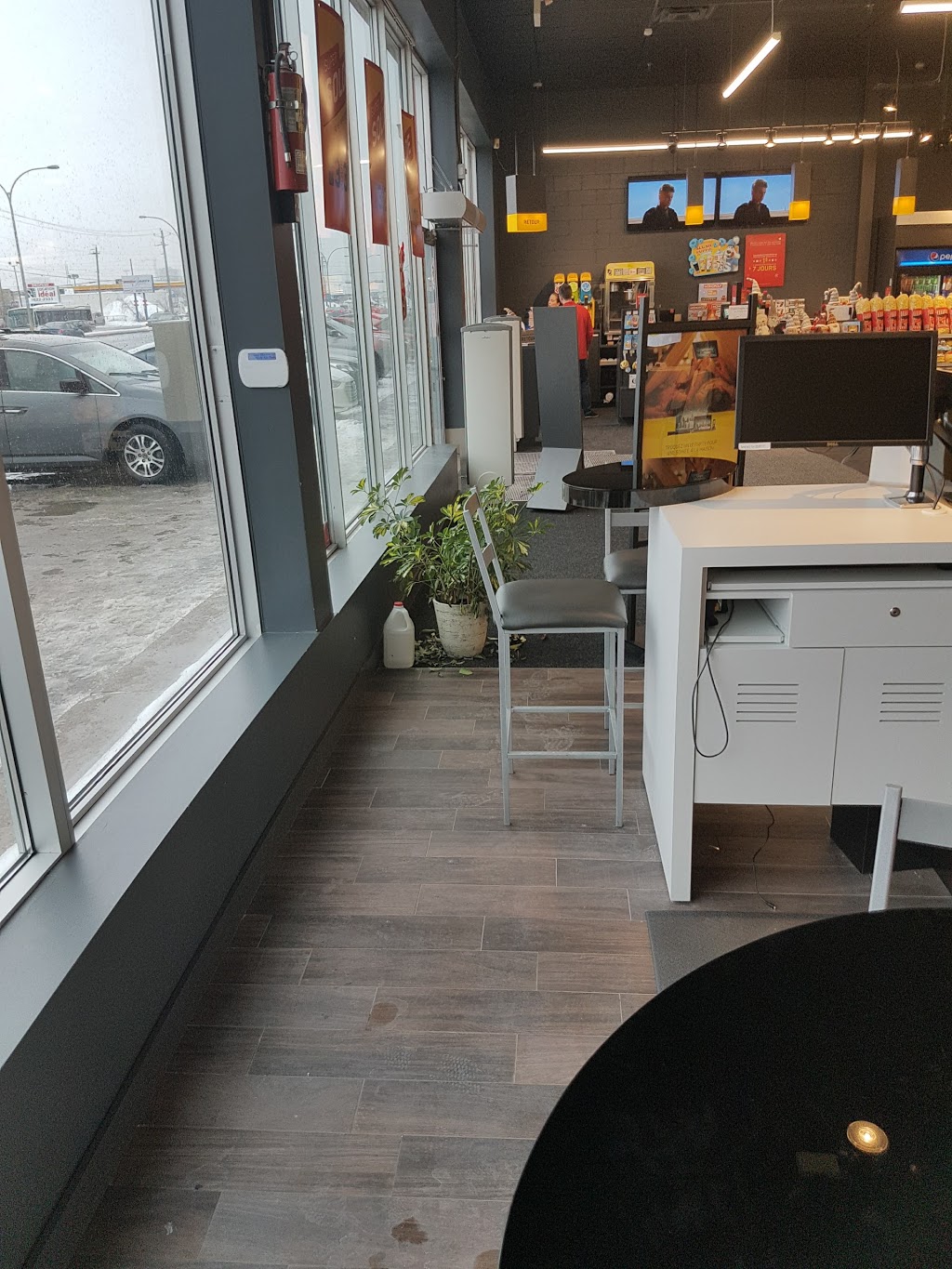 Vidéotron le Superclub/Boutique/Microplay | 523 Boulevard Curé-Labelle, Fabreville, QC H7P 2P5, Canada | Phone: (450) 628-9901