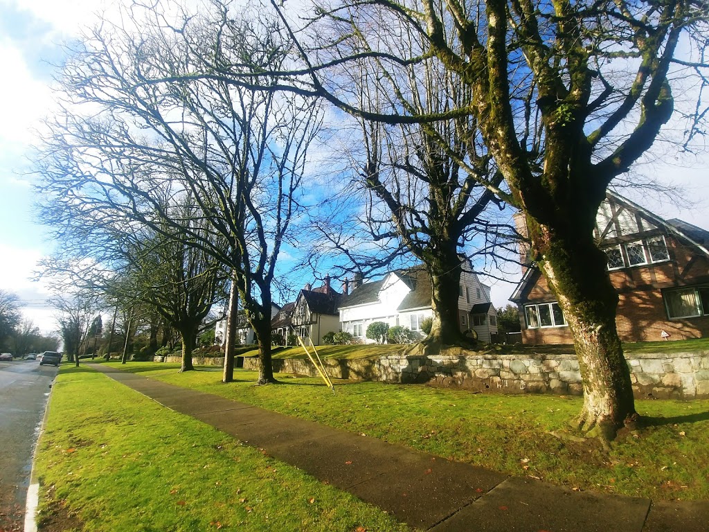 Queens Park | 3rd Ave, New Westminster, BC V3M 1V2, Canada | Phone: (604) 777-5111