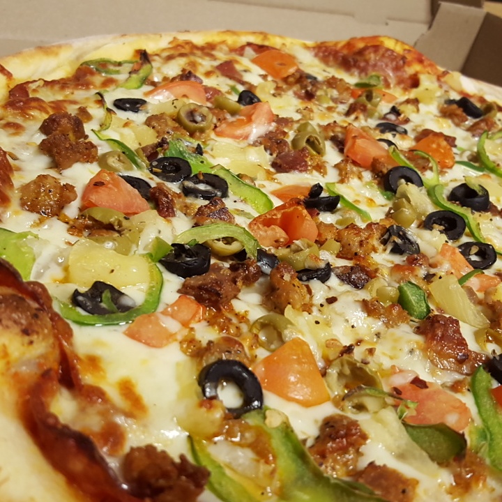 Pizzeria La Tradition Italienne | 579 Boulevard Lacombe, Repentigny, QC J5Z 4R7, Canada | Phone: (450) 470-1880