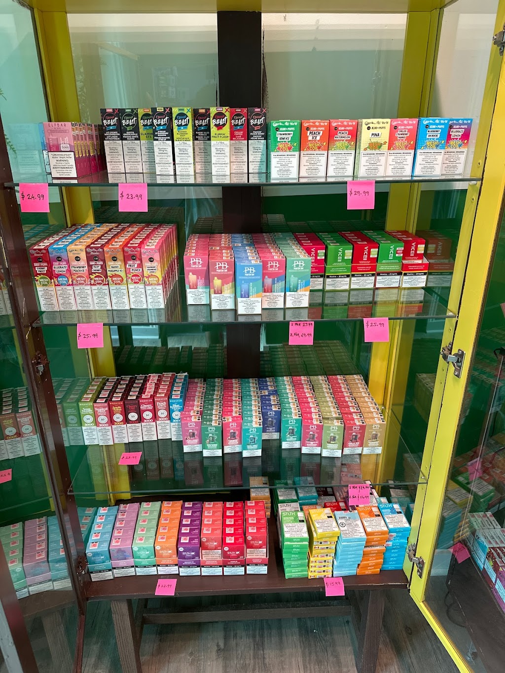 The Vapours Den | 93 Baldwin St, Belleville, ON K8P 2V5, Canada | Phone: (613) 689-4999