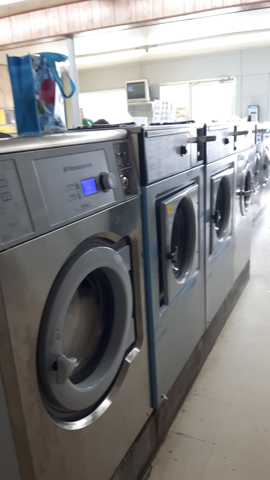 A & L Laundromat | 599 8 Ave E, Prince Albert, SK S6V 2L4, Canada | Phone: (306) 764-2022