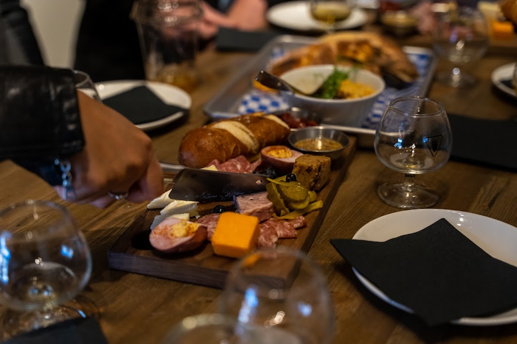 Brewz N Booze | 225 Railway St E Suite #163, Cochrane, AB T4C 2C3, Canada | Phone: (877) 441-7767