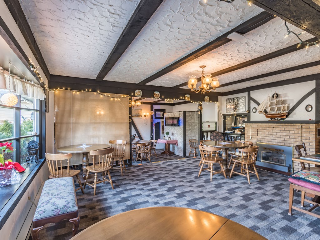 Fish Tales Cafe | 3336 Island Hwy W, Qualicum Beach, BC V9K 2B3, Canada | Phone: (250) 752-6053