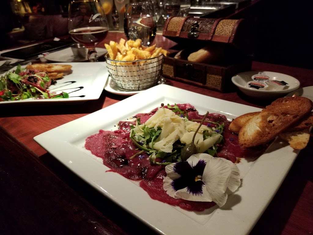 Comme Chez Soi Restaurant | 297 Chemin du Bord-du-Lac, Pointe-Claire, QC H9S 4L4, Canada | Phone: (514) 693-9555