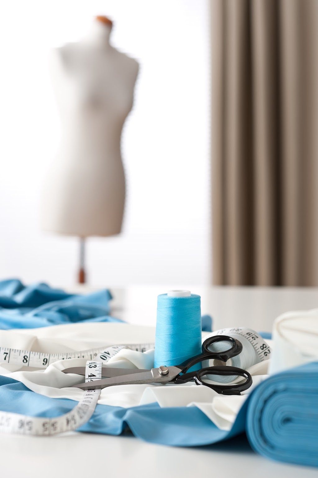 France Allard couturière | 685 Rue de la Rivière-aux-Pins, Boucherville, QC J4B 3A5, Canada | Phone: (450) 449-0984