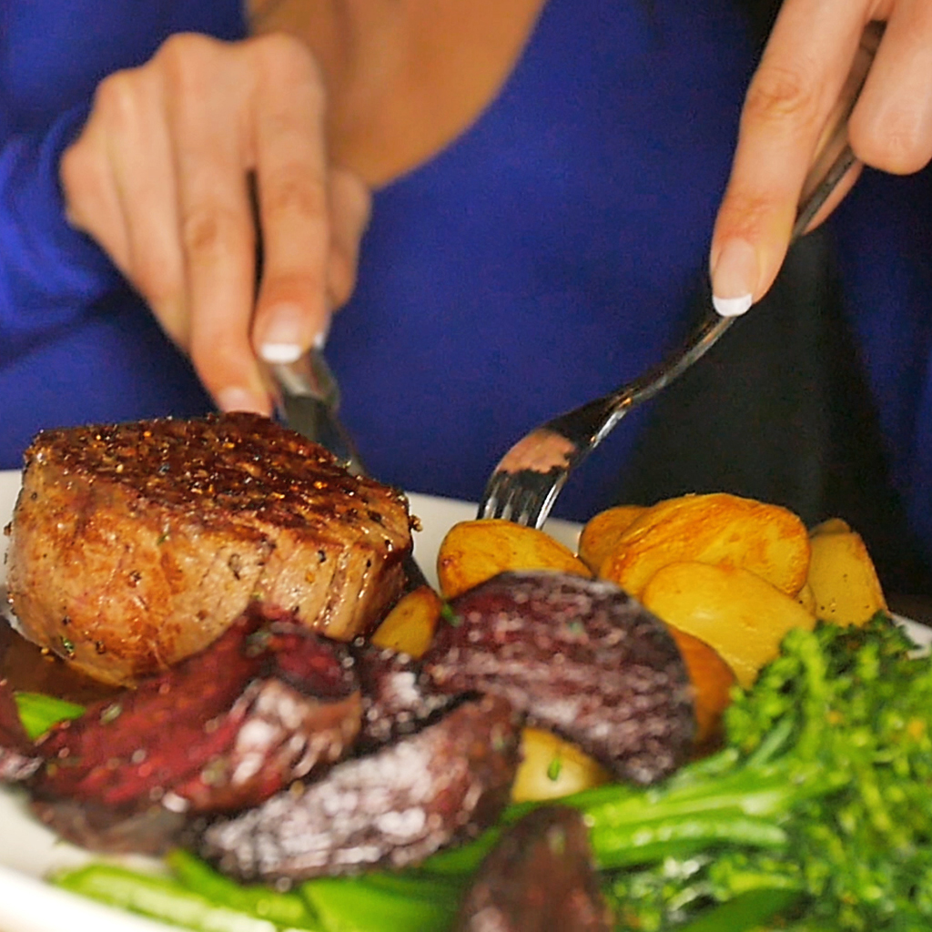 Moxies Grill & Bar | 1620 Kenaston Blvd, Winnipeg, MB R3P 0Y4, Canada | Phone: (204) 489-1199