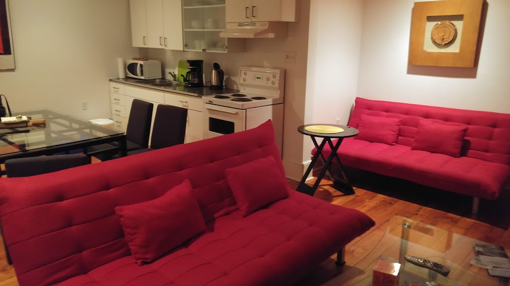 Absolute 1000 Islands Suites | 22 Church St, Gananoque, ON K7G 2M8, Canada | Phone: (613) 777-4122