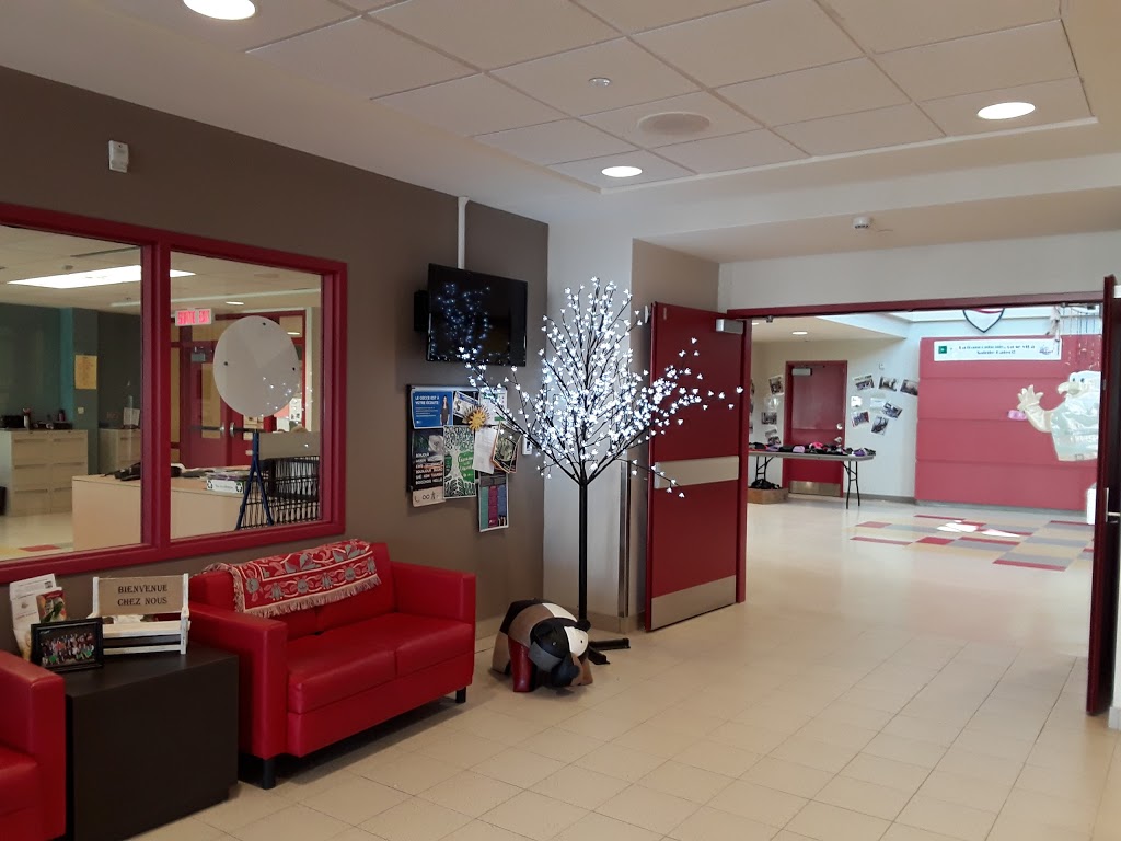 École élémentaire catholique Sainte-Kateri | 2450 River Mist Rd, New Barrhaven, ON K2J 5W5, Canada | Phone: (613) 741-6754