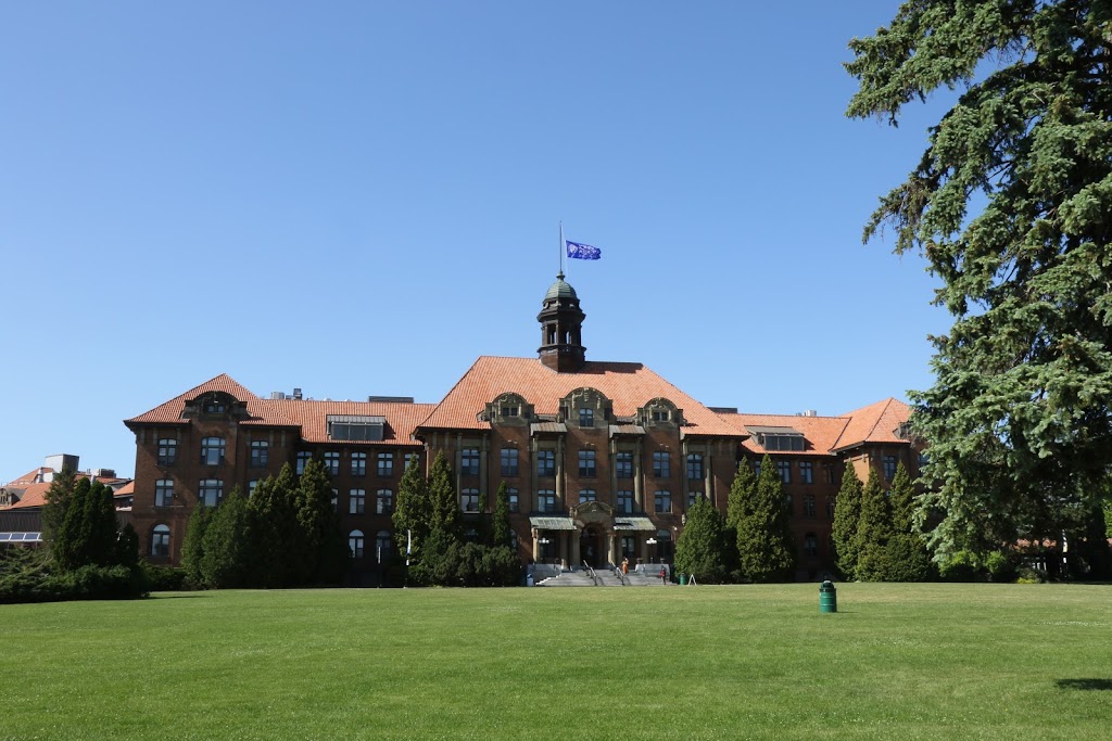 John Abbott College | 21275 Rue Lakeshore, Sainte-Anne-de-Bellevue, QC H9X 3L9, Canada | Phone: (514) 457-6610