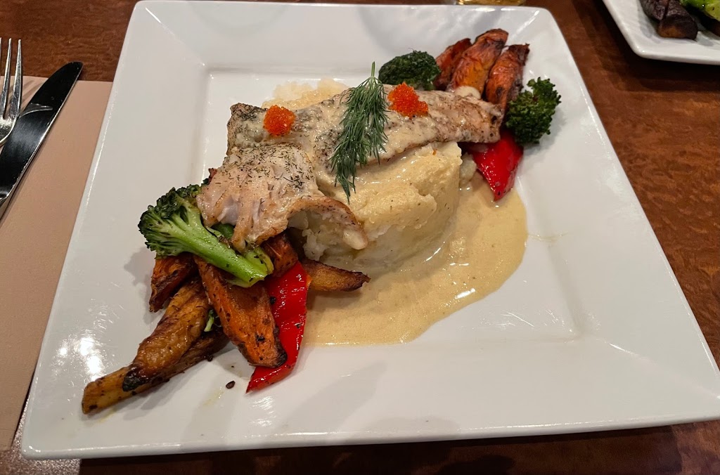 Voyageur Bistro | 3270 Village Way, Sun Peaks, BC V0E 5N0, Canada | Phone: (250) 578-5268