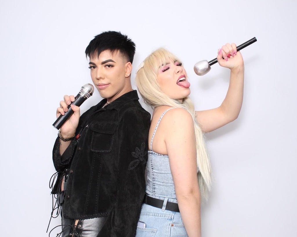 SnapFox Photo Booth | Skyline Dr, Winnipeg, MB R0G 2W0, Canada | Phone: (204) 509-2824