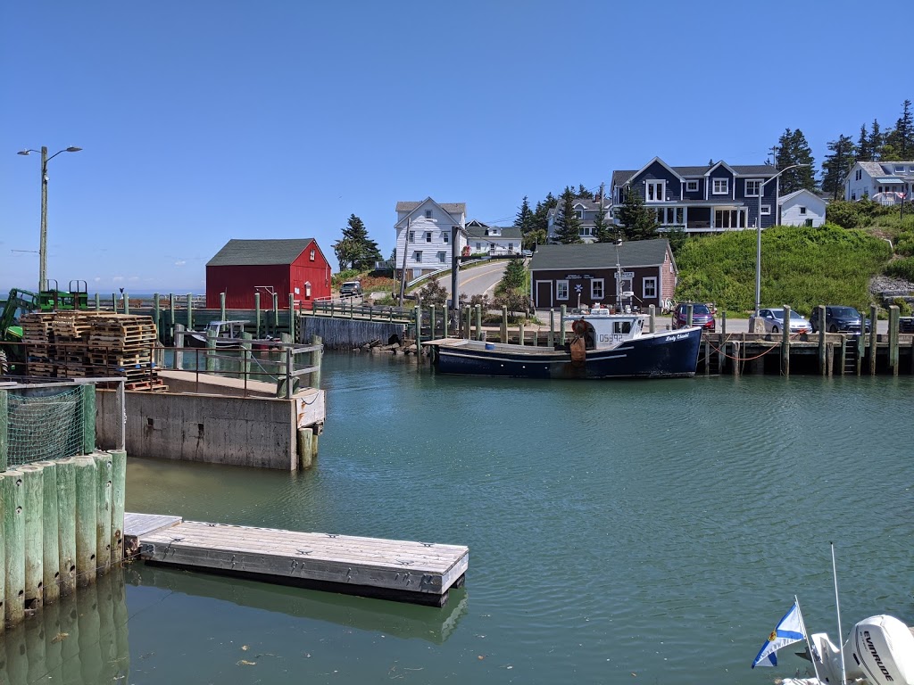 Halls Harbour Lobster Pound | 1157 W Halls Harbour Rd, Centreville, NS B0P 1J0, Canada | Phone: (902) 679-5299