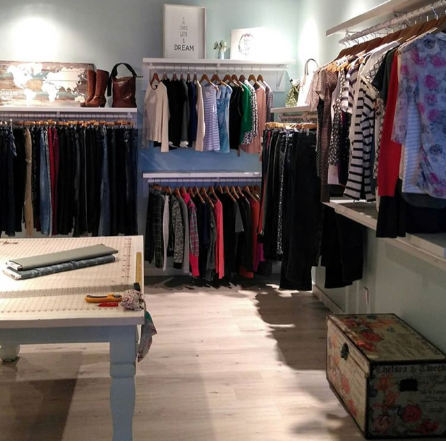Buttons And Bows Ladies Fashion on Consignment | 22785 Dewdney Trunk Rd, Maple Ridge, BC V2X 3K4, Canada | Phone: (604) 479-2697