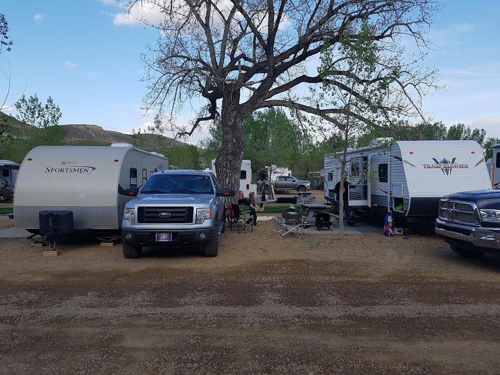 Dinos Rv Nest | 550 N Dinosaur Trail, Drumheller, AB T0J 0Y1, Canada | Phone: (403) 823-3288
