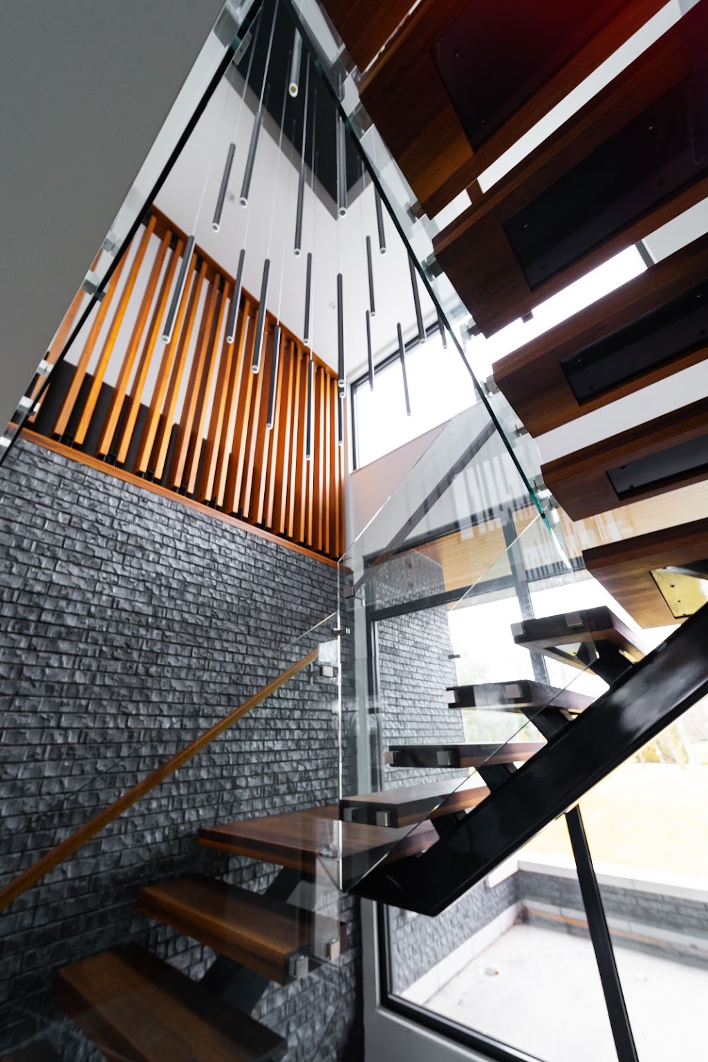 Modern Arc Building Products | 83 Shaver St, Brantford, ON N3T 5M1, Canada | Phone: (519) 732-3092