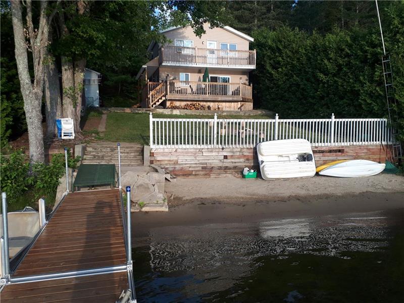Chalet Au Petit Bonheur | 1259 Chem. Servant, Papineau, QC J0V 1W0, Canada | Phone: (819) 431-4518