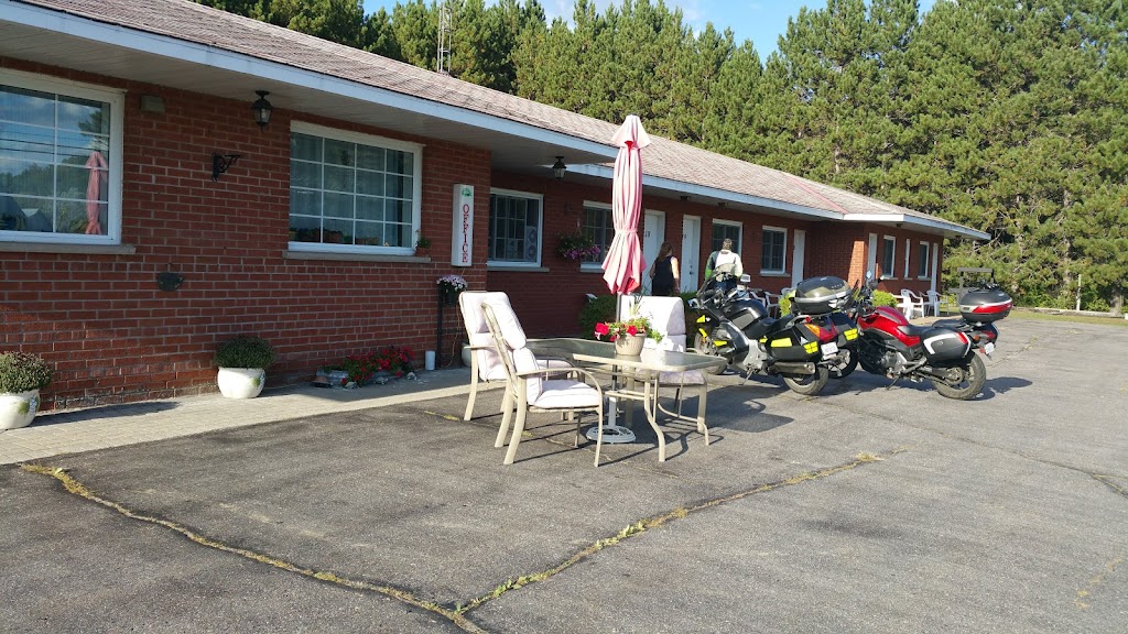 Mountain View Motel | 18508 ON-60, Barrys Bay, ON K0J 1B0, Canada | Phone: (613) 756-2757