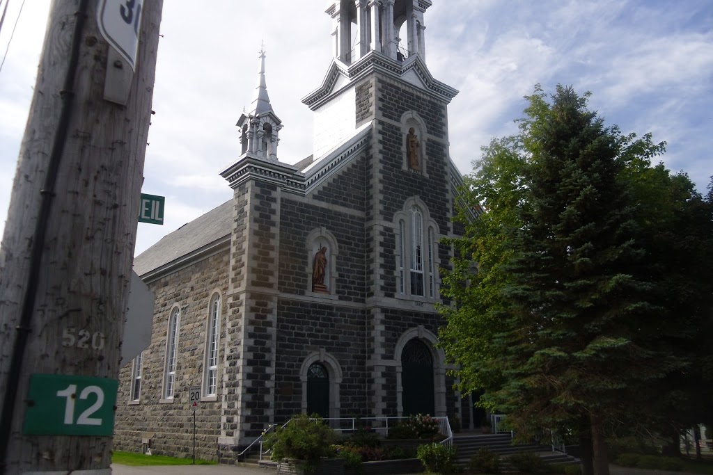 Église Chesterville | 492-514 Rue de lAccueil, Chesterville, QC G6R 0N9, Canada | Phone: (819) 621-7880