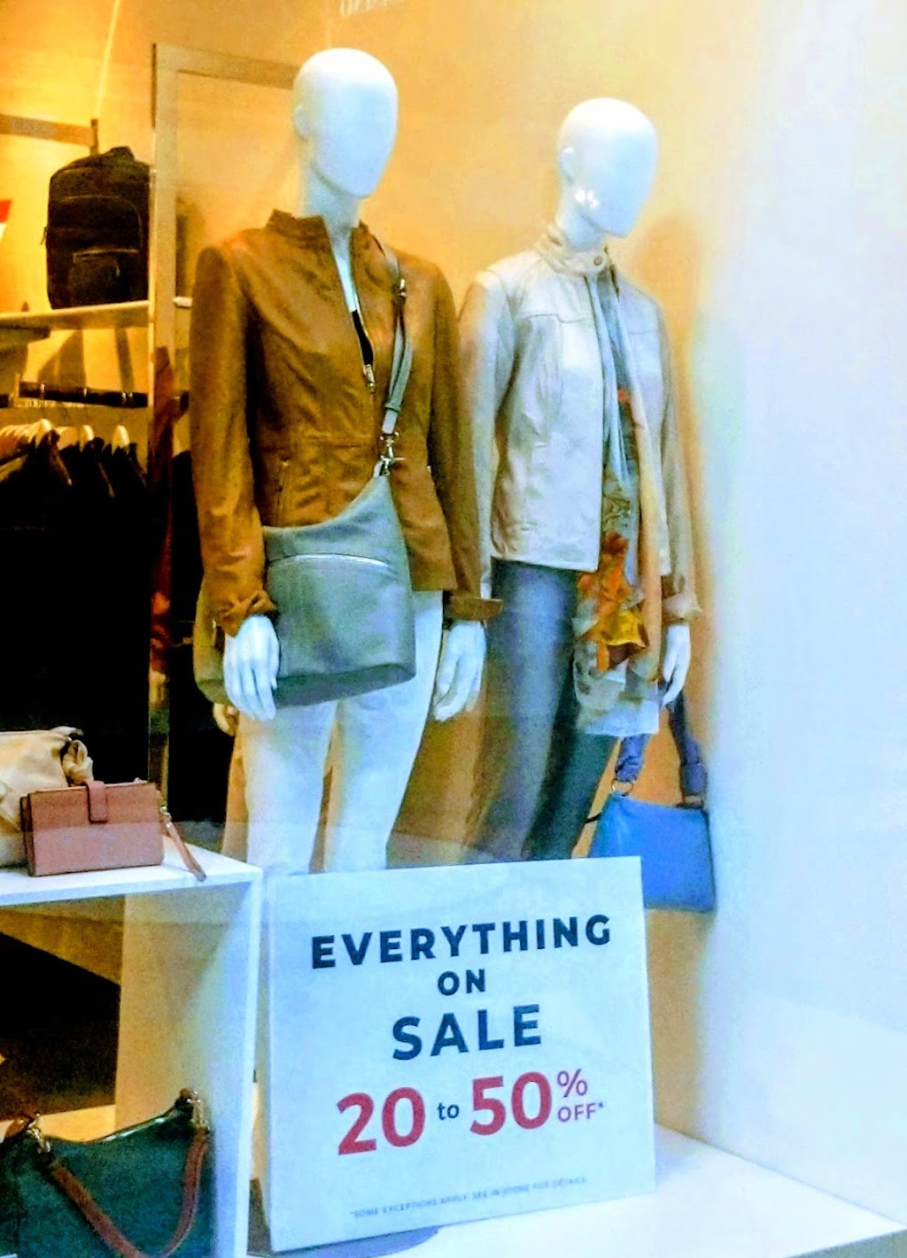 Danier | 6380 Fallsview Blvd Unit 256, Niagara Falls, ON L2G 7Y6, Canada | Phone: (905) 356-6868