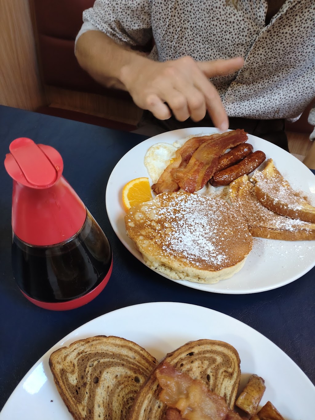 Ginas Grill | 1679 Bath Rd, Kingston, ON K7M 4X2, Canada | Phone: (613) 389-6660