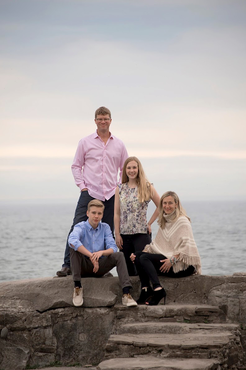 Mendoza Photography | 3351 Marble Gate, Burlington, ON L7M 0L3, Canada | Phone: (905) 582-8737