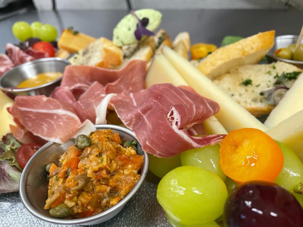 Tapas on Oak | 2006 Oak Bay Ave, Victoria, BC V8R 1E4, Canada | Phone: (250) 590-8881