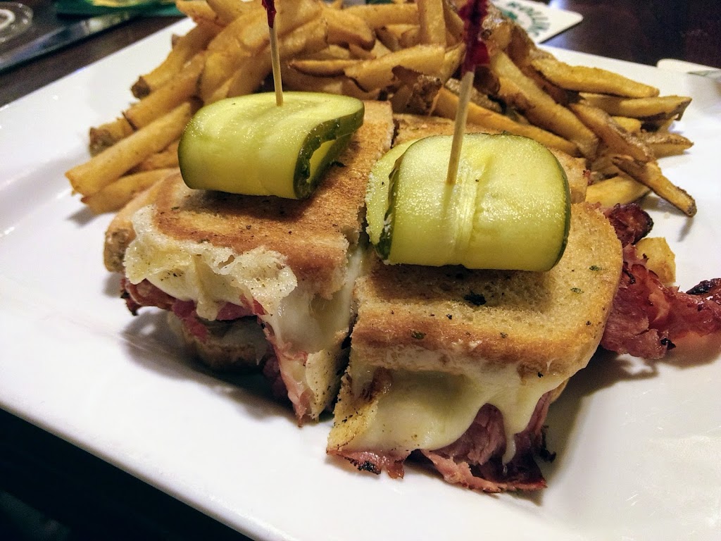 Abbey Road Pub & Patio | 3200 Erin Mills Pkwy, Mississauga, ON L5L 1W8, Canada | Phone: (905) 608-9603