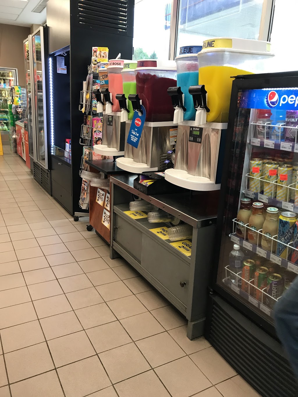 Couche-Tard | 475 Chemin Vire-Crêpes, Saint-Nicolas, QC G7A 1N3, Canada | Phone: (418) 831-6856