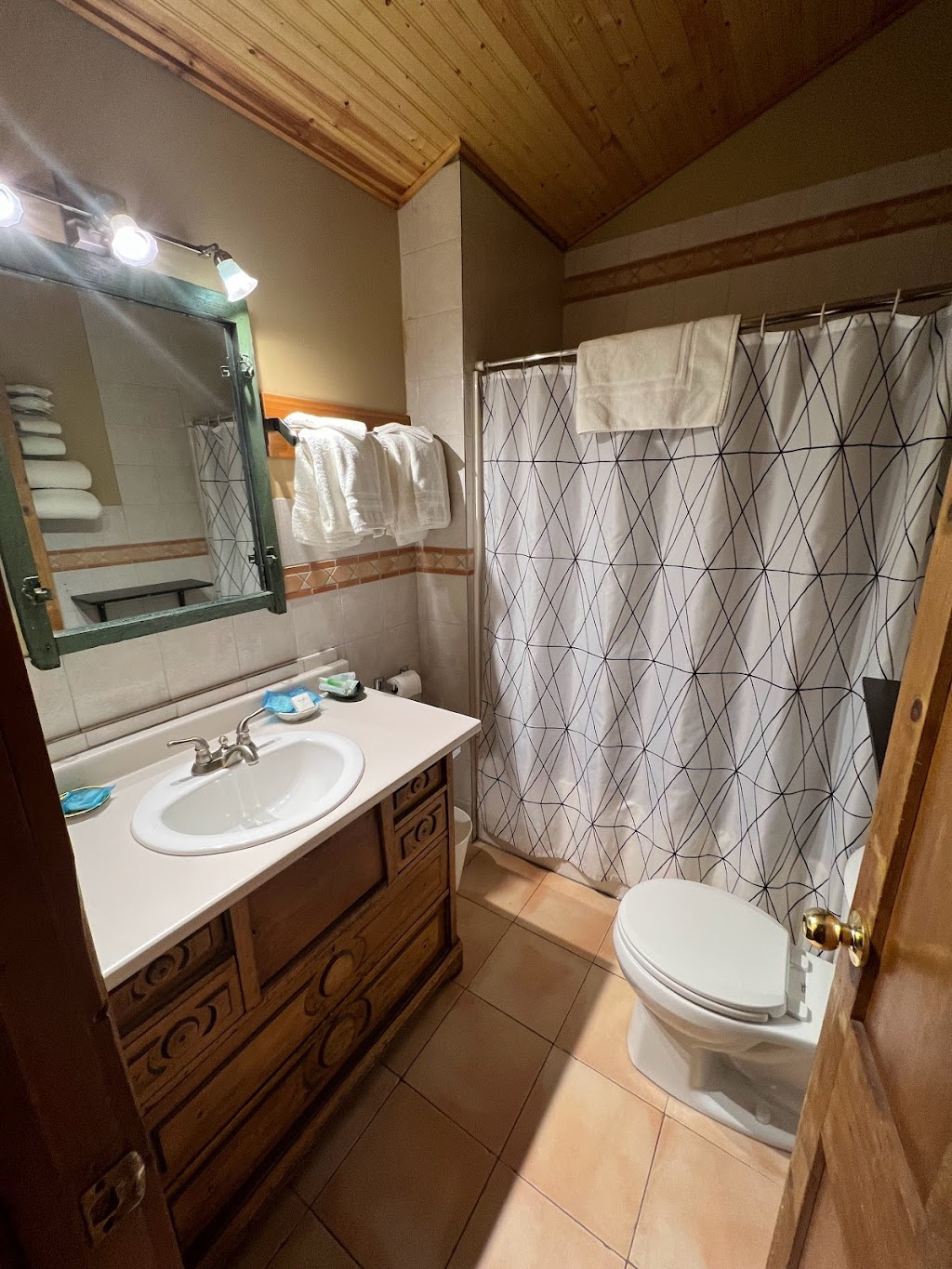 Fairmont Mountain Bungalows | 4869 Hwy. 93, 4869 BC-95, Fairmont Hot Springs, BC V0B 1L1, Canada | Phone: (250) 345-6365