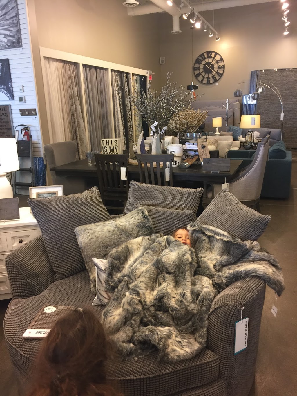 Urban Barn | 18166 Yonge St Unit 5, Newmarket, ON L3Y 4V8, Canada | Phone: (905) 830-1112