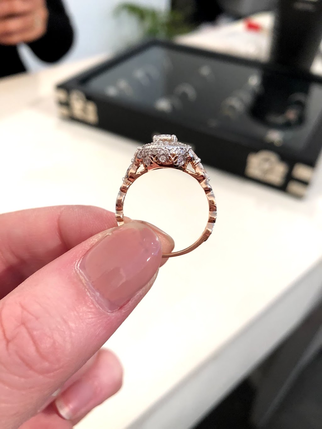 Stor by Margot | 1281-B Wellington St W, Ottawa, ON K1Y 3A8, Canada | Phone: (613) 890-8227