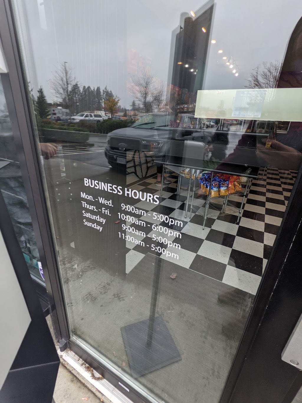Munchie Planet | 2951 Green Rd #112, Duncan, BC V9L 0B8, Canada | Phone: (250) 597-3009