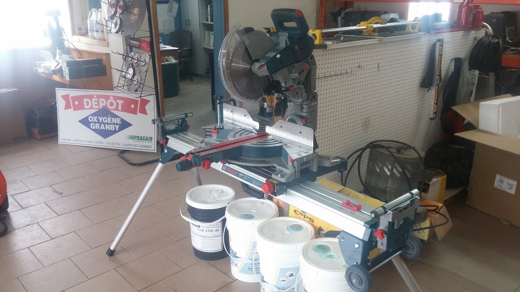 Vente et Location Dubois inc. | 5554 Chemin de lAéroport, Valcourt, QC J0E 2L0, Canada | Phone: (450) 532-2618
