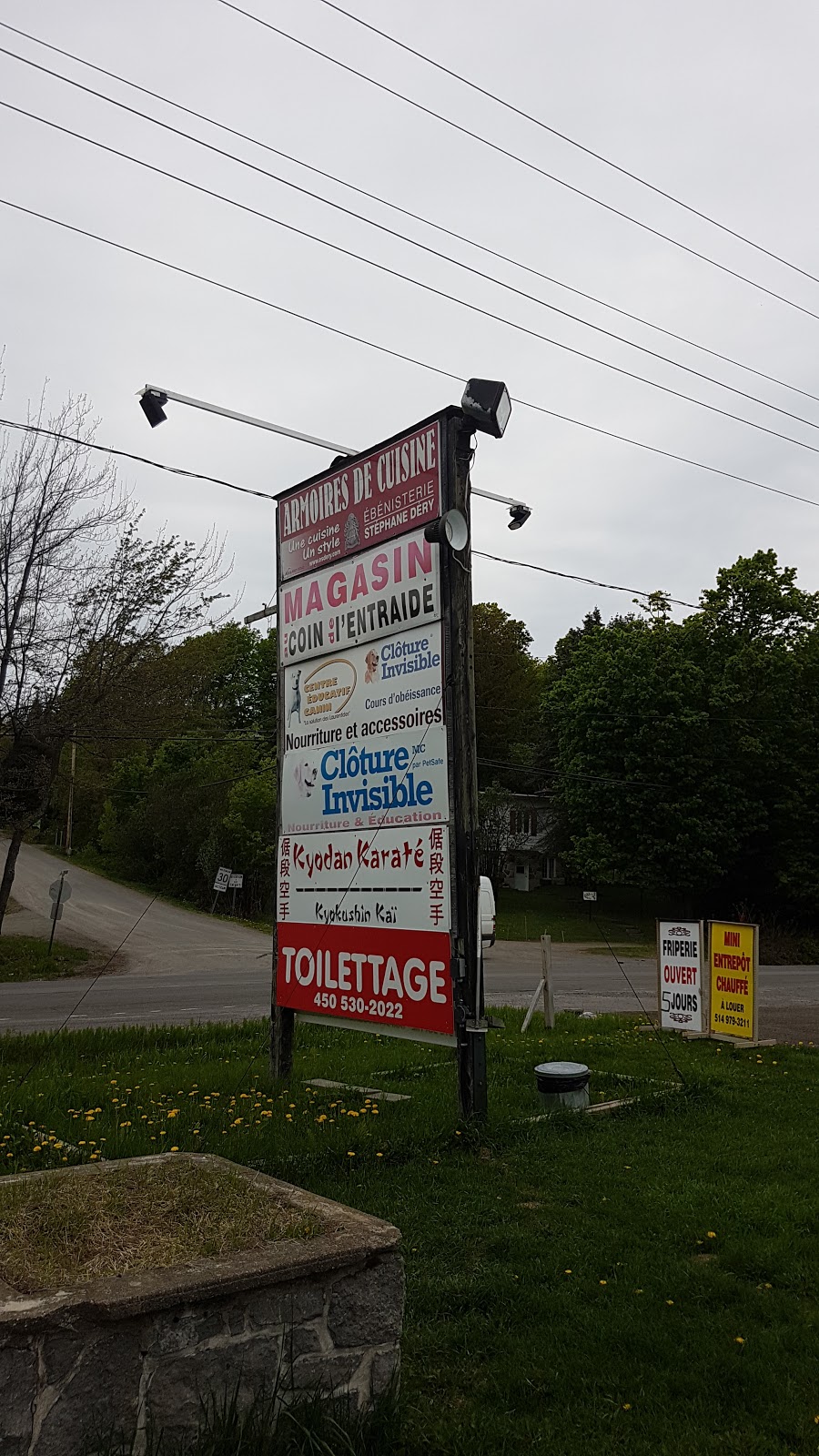 Magasin au coin de lentraide | 640 Ch des Hauteurs, Saint-Hippolyte, QC J8A 1C4, Canada