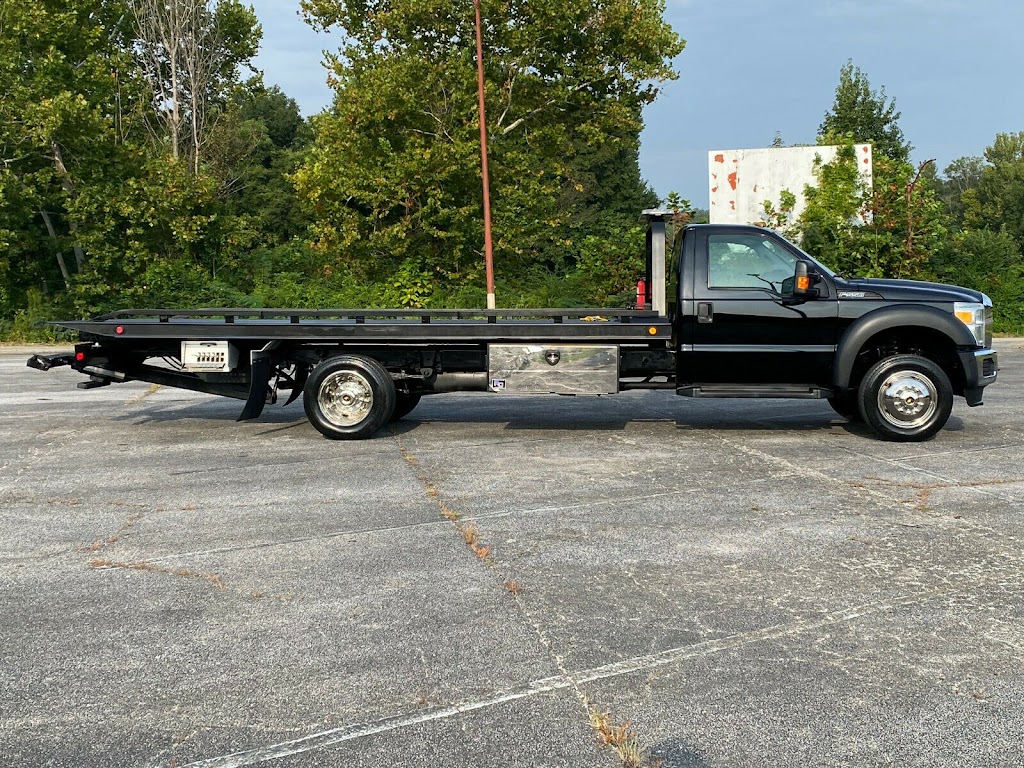 Victoria Towing Service | 3833 Cadboro Bay Rd, Victoria, BC V8N 4G1, Canada | Phone: (778) 403-7442