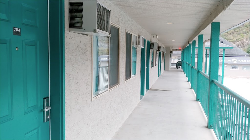 Super 8 Hotel and Motel Sicamous | 1120 Riverside Ave, Sicamous, BC V0E 2V1, Canada | Phone: (250) 836-4988