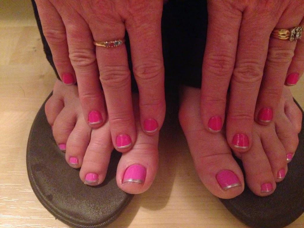 Karolinas Nail & Lash Studio | 13 Walker St, Elmira, ON N3B 1Y1, Canada | Phone: (519) 669-0237