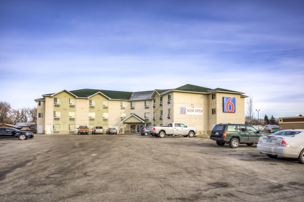 Motel 6 Regina SK | 2050 Victoria Ave E, Regina, SK S4N 7B9, Canada | Phone: (306) 565-2251