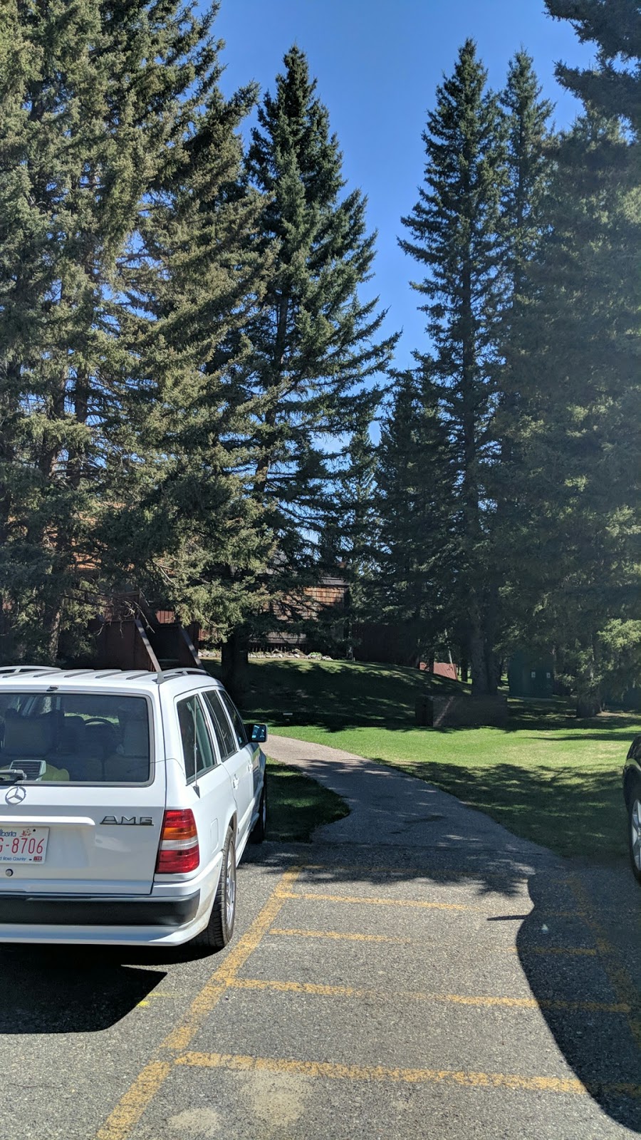 Redwood Meadows Golf & Country Club | 2 Tsuu Tina Dr, Redwood Meadows, AB T3Z 1A3, Canada | Phone: (403) 949-3663