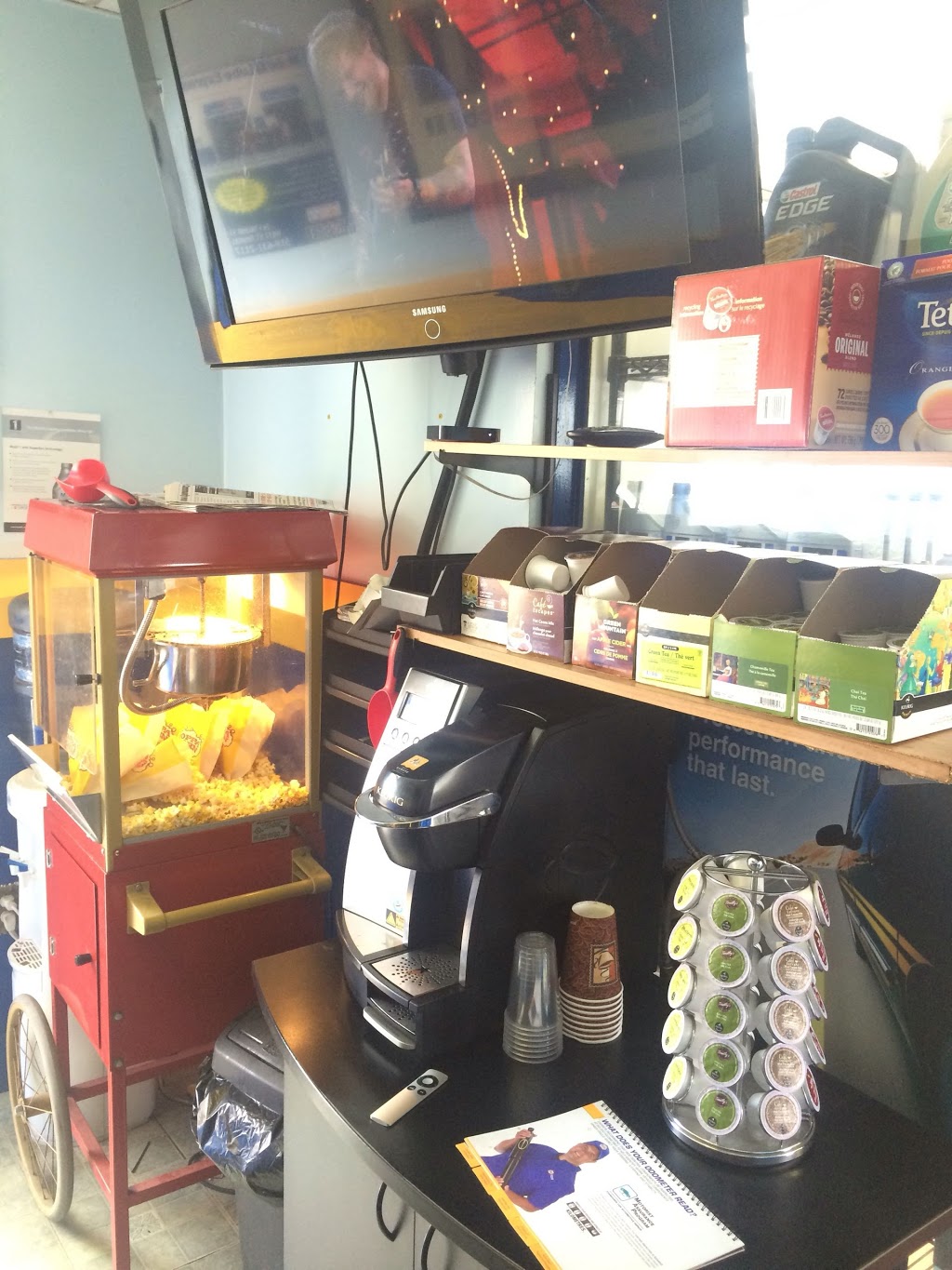 The Lube Clinic | 261 Talbot St, St Thomas, ON N5P 1B3, Canada | Phone: (519) 631-2117
