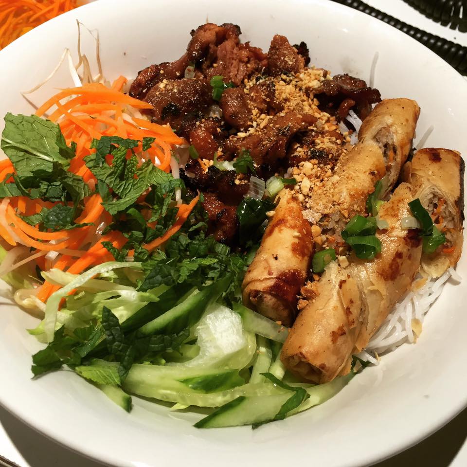 Pho Winnipeg | 1105 Arlington St, Winnipeg, MB R3E 3L1, Canada | Phone: (204) 774-2929