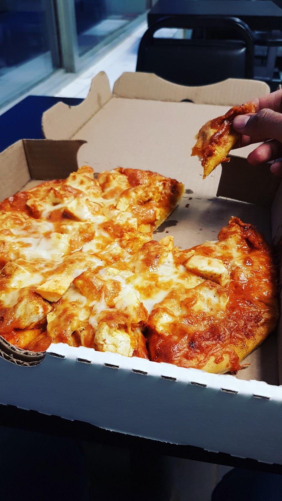 Desi Pizza & Curries | 849 Henderson Hwy, Winnipeg, MB R2K 2L4, Canada | Phone: (204) 504-7100