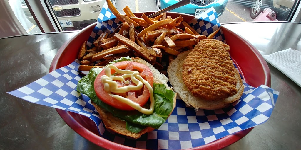 Diamonds Grill | 366 Wilson Rd S, Oshawa, ON L1H 6C7, Canada | Phone: (289) 222-7455