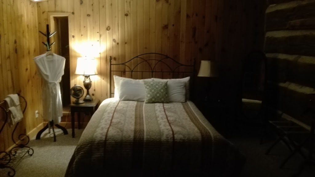 Le Chalet Buckhouse B&B | 62 Chemin Summer, Cantley, QC J8V 3J3, Canada | Phone: (819) 607-3939