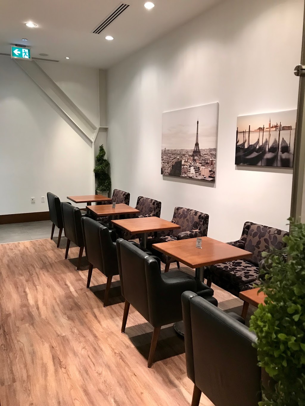 British Airways Galleries Lounge | Richmond, BC V7B 0A4, Canada