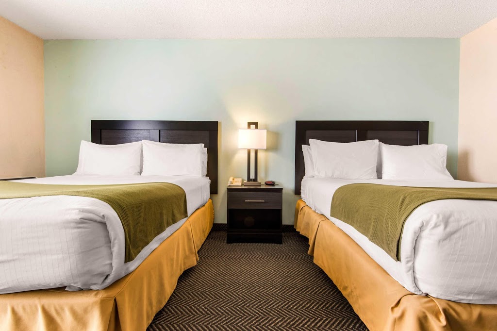 Quality Inn & Suites | 5585 Ambler Dr, Mississauga, ON L4W 3Z1, Canada | Phone: (905) 238-3500