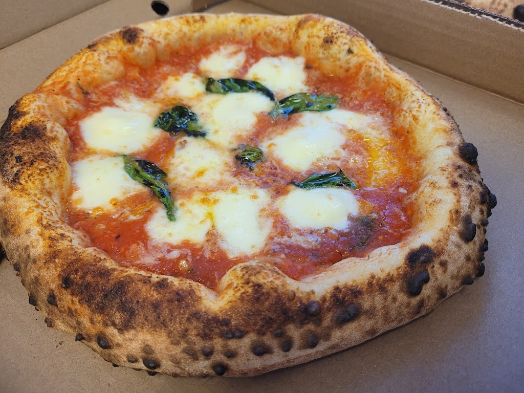 Dominics Cucina | 291 Prince Albert Rd, Dartmouth, NS B2Y 1N1, Canada | Phone: (902) 222-7983